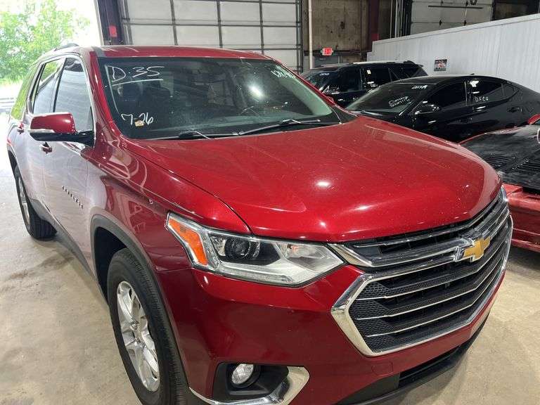 2018 CHEVROLET Traverse LT 1GNEVGKWXJJ147981