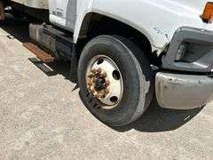 2005  GMC  C7  Box truck