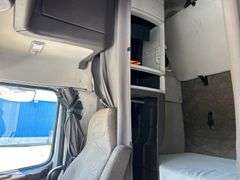 2016  VOLVO TRUCK  VNL  -