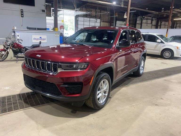 2024  JEEP  Grand Cherokee  LAREDO