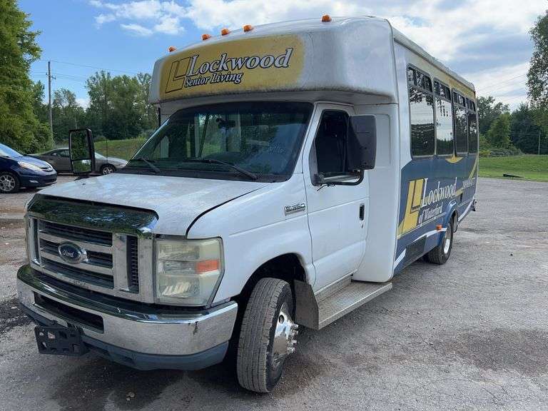 2010  FORD  E-350  Shuttle Bus