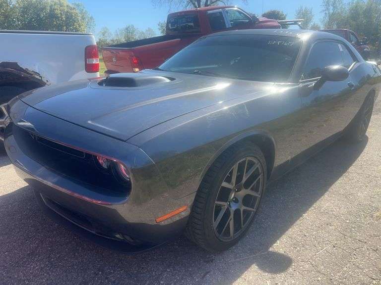 2016 DODGE Challenger SXT Plus 2C3CDZBT2GH166026