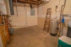 9 +/- Acres w/ House