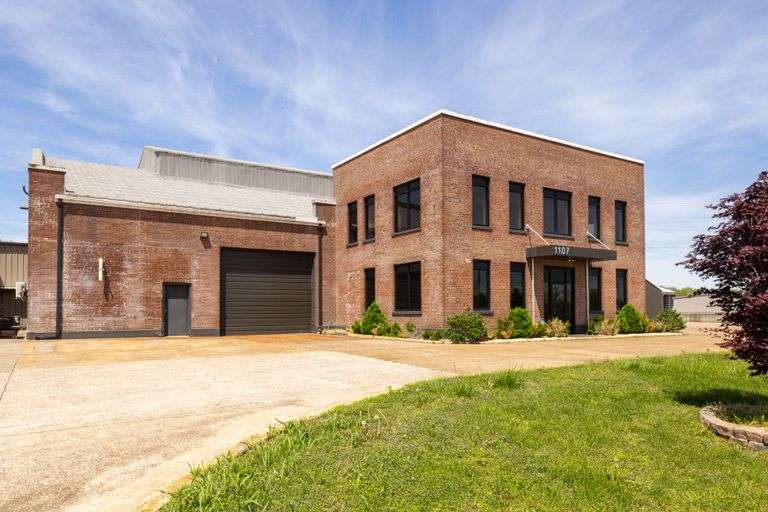 COMMERCIAL BLDG ON 14 ACRES IN MAYFIELD KY