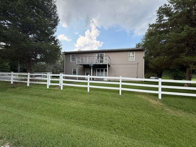 3 BR HOME ON BIG BEAR HWY BENTON KY