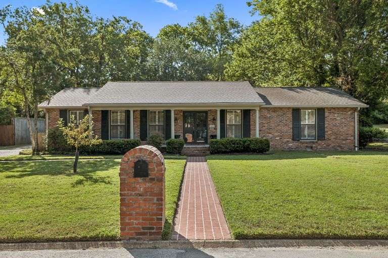 HOME IN NASHVILLE 