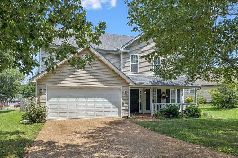 HOME IN SPRING HILL TN