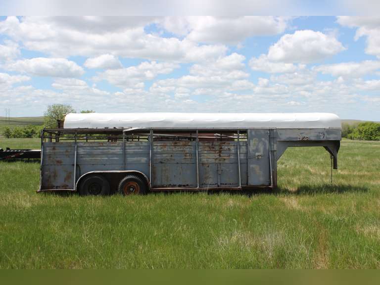 Flying-L Horse Trailer