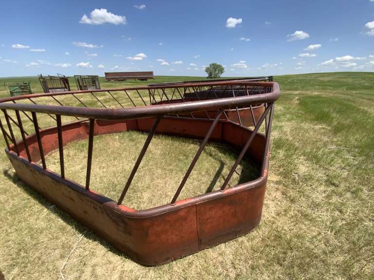 STUR-D Double Bale Feeders