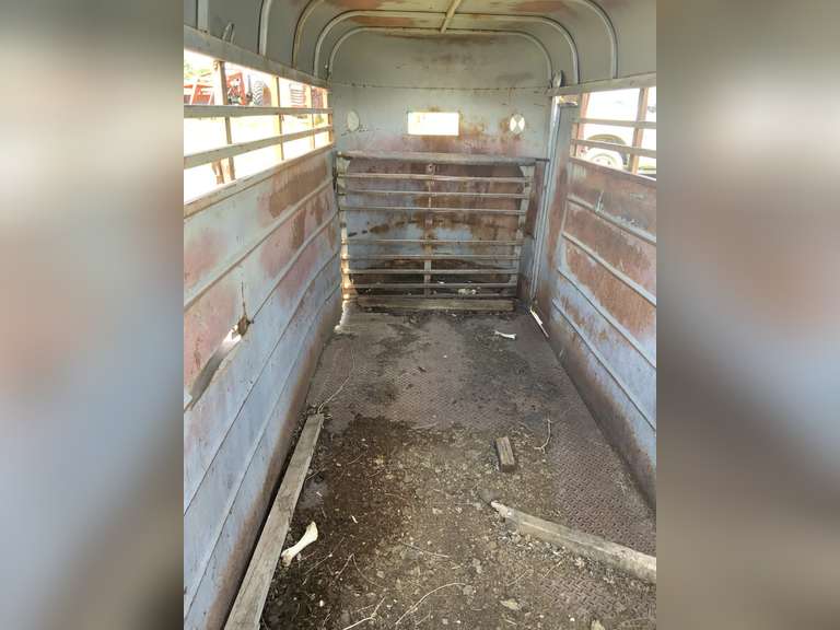 Flying-L Horse Trailer