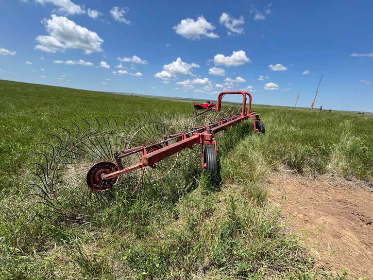 Tonutti Side Delivery 9 Wheel Rake