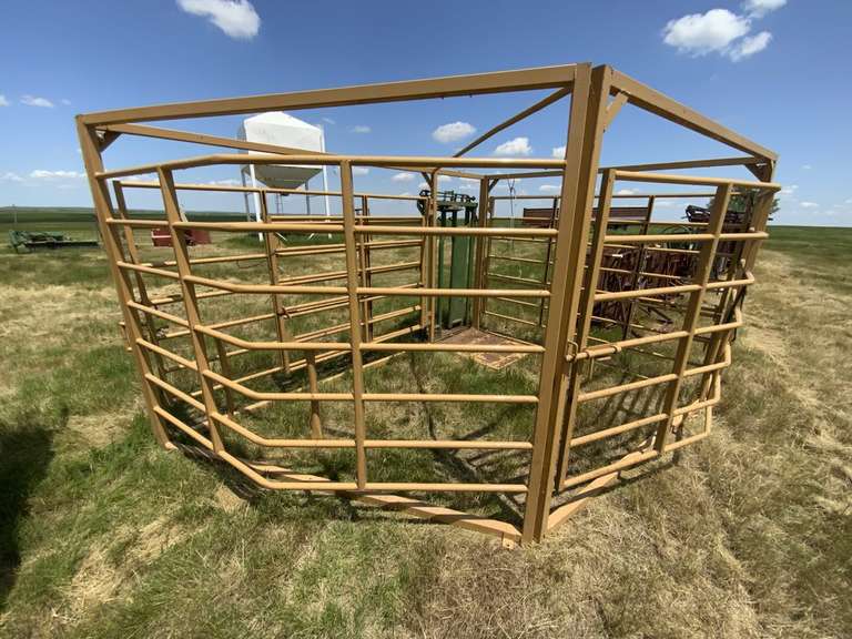 Box S Calving Pen w/ Reel Tuff Head Catch