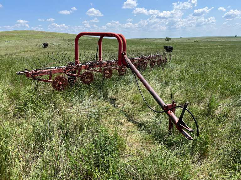 Tonutti Side Delivery 9 Wheel Rake