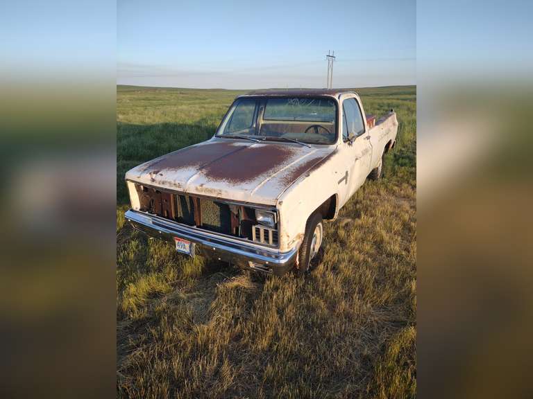 Chevy Custom Deluxe 10 Pickup w/ Toolbox