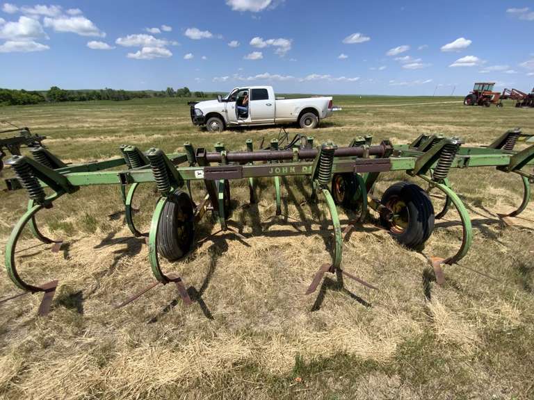 John Deere Hydraulic Chisel Plow