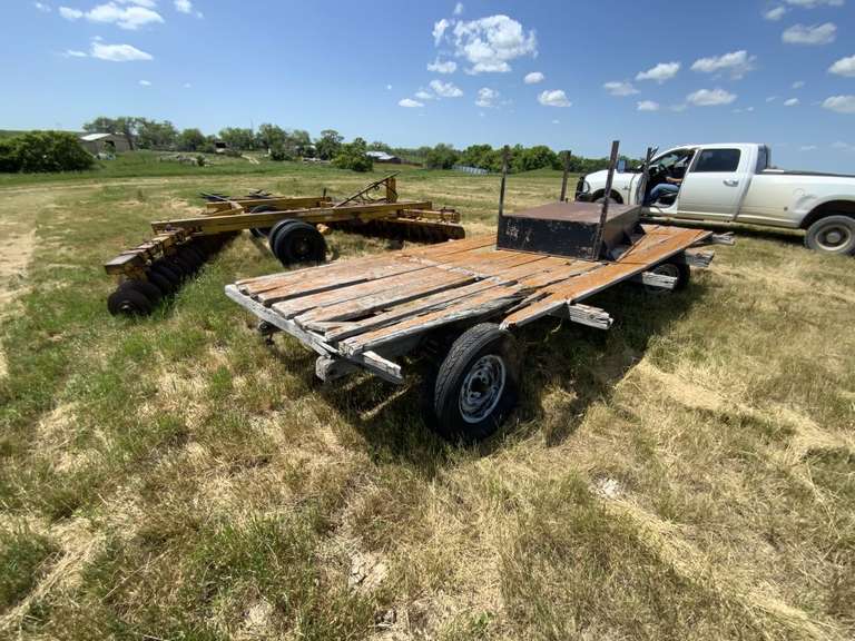 Hay Wagon w/ Metal Table