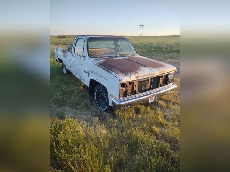Chevy Custom Deluxe 10 Pickup w/ Toolbox