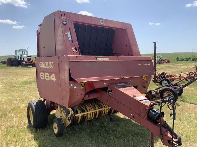 New Holland 664 Round Baler