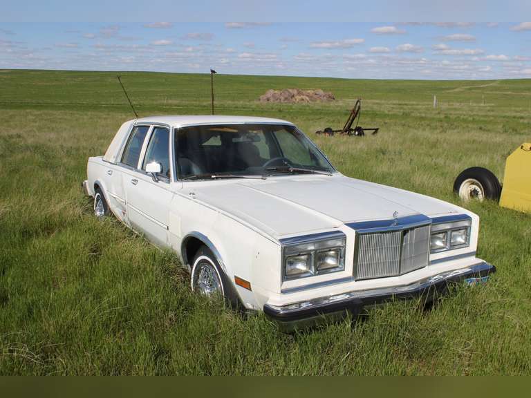 White Chrysler 5th Avenue