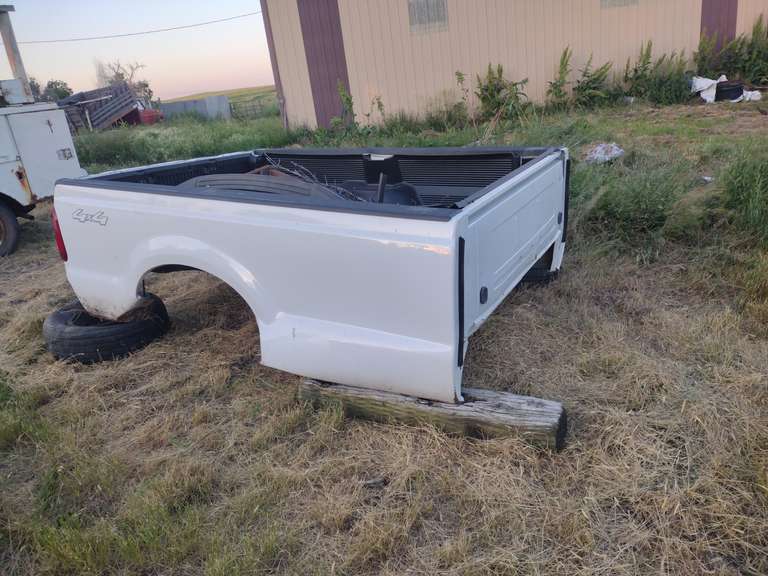 Ford pickup box