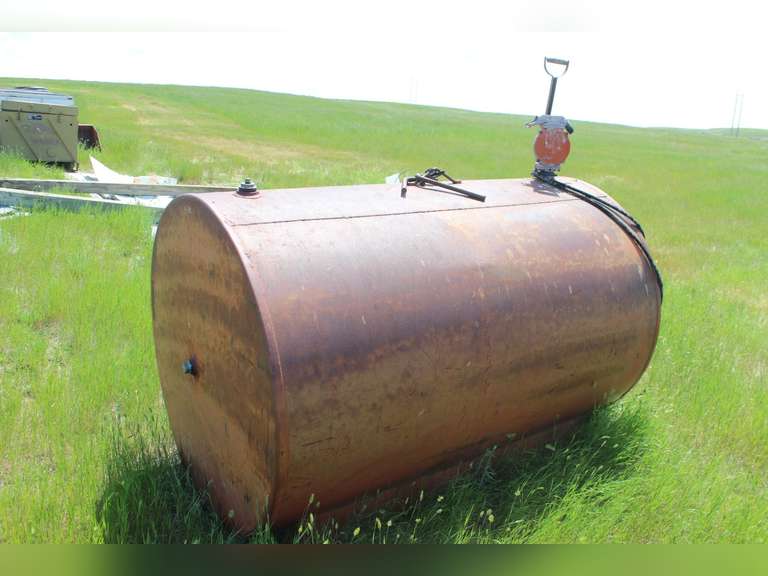 500 Gallon Freestanding Fuel Tank w/ Hand Pump