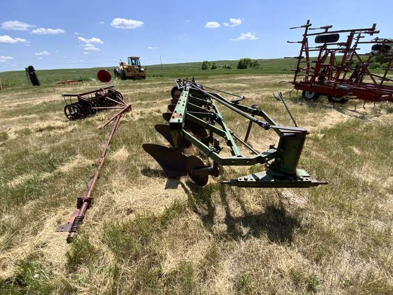 6 Bottom 3pt Plow w/ 8' Disc Attachment