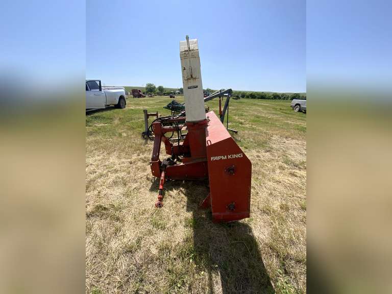 Farm King Hydraulic Directional Snow Blower