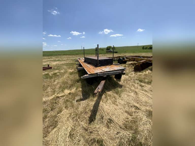 Hay Wagon w/ Metal Table