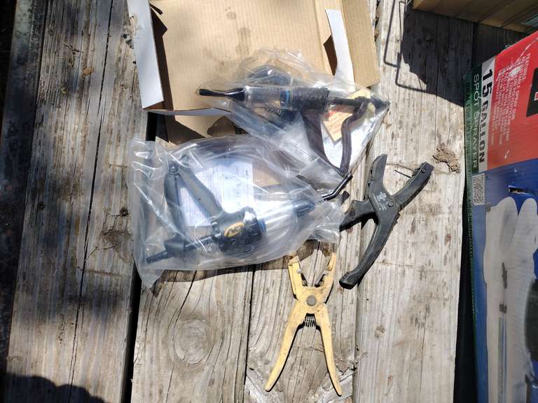 Pour on spray guns unused, still in packaging, Z tagger, Apollo tagger