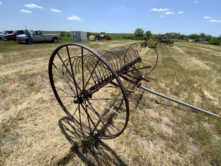 9' Dump Rake
