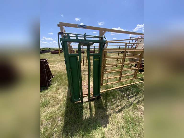 Box S Calving Pen w/ Reel Tuff Head Catch