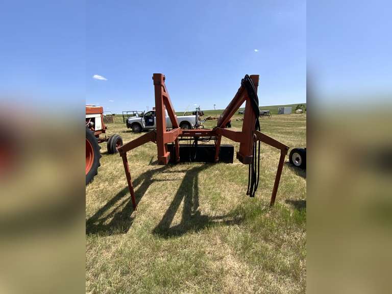 Farmhand F235 Loader w/ Bucket & Grapple