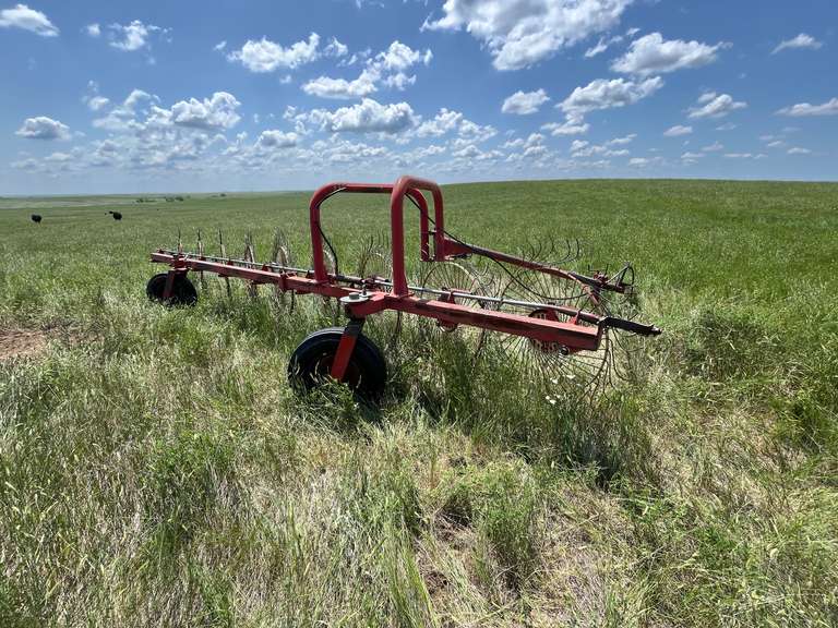 Tonutti Side Delivery 9 Wheel Rake