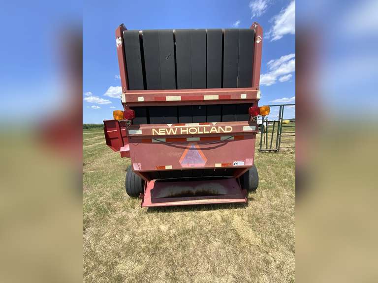 New Holland 664 Round Baler