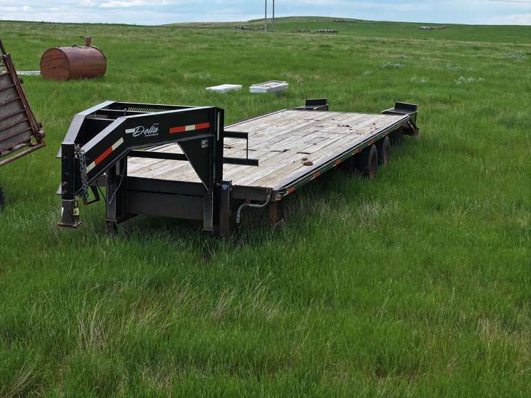 2002 Delta Flatbed Trailer
