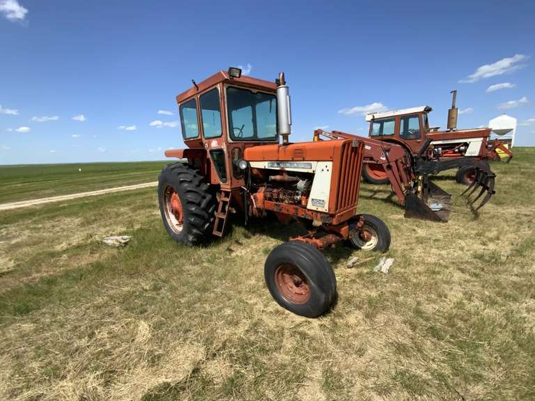 International 806 Farmall Tractor