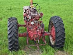 Farmall 560 Tractor