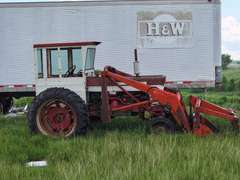 Farmall 560 Tractor w/ Cab