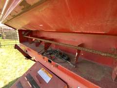 New Holland 664 Round Baler