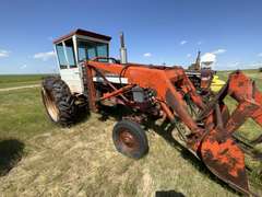 Farmall 560 Tractor w/ Cab