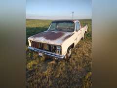 Chevy Custom Deluxe 10 Pickup w/ Toolbox