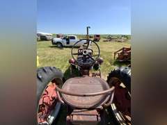 Farmall 560 Tractor