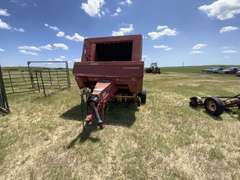 New Holland 664 Round Baler