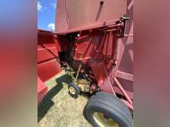 New Holland 664 Round Baler