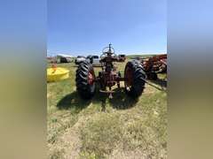 Farmall 560 Tractor