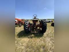 International 560 Tractor