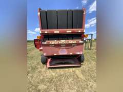 New Holland 664 Round Baler