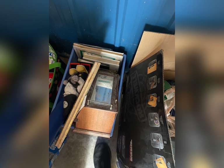 personal items /jewelry box