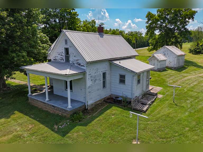 Tract 1 — Home | Garage | Smokehouse | Corn Crib | 1.00 Acre
