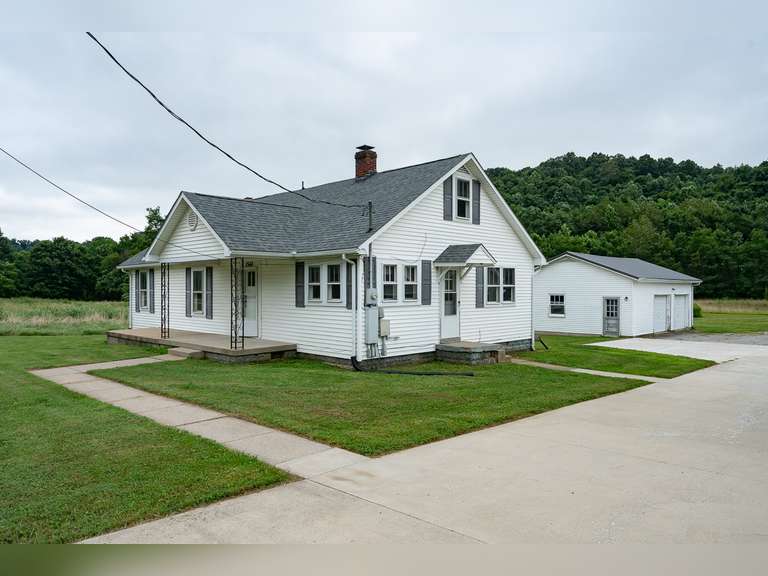 Tract 1 — Home - Garage - 0.34 Acres